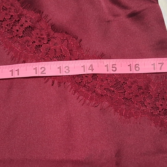 Lulu's Burgundy Top - Picture 4 of 6